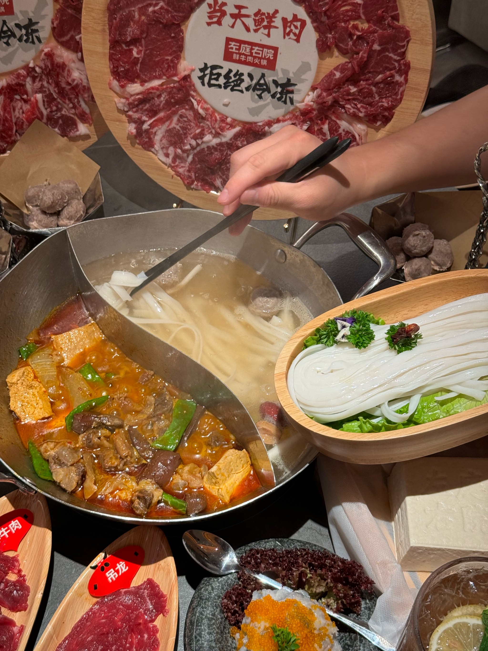 如何使用冰鲜海鲜制作火锅拼盘