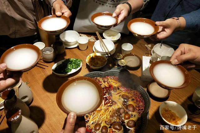如何通过火锅聚会增进友谊